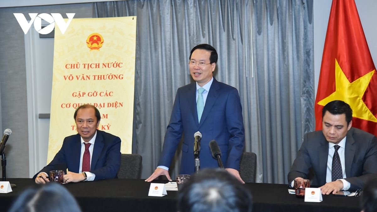 State president meets officials of Vietnamese representative agencies in US